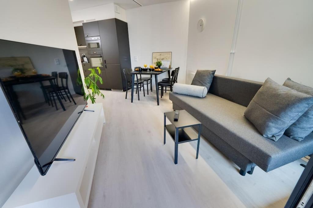 Best Location In Tampere! Modern City Apartment, 2Rooms, Kitchen And Balcony Экстерьер фото