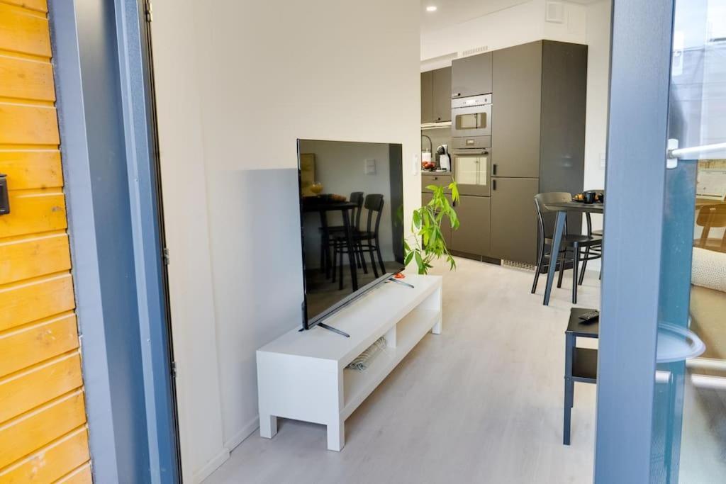 Best Location In Tampere! Modern City Apartment, 2Rooms, Kitchen And Balcony Экстерьер фото